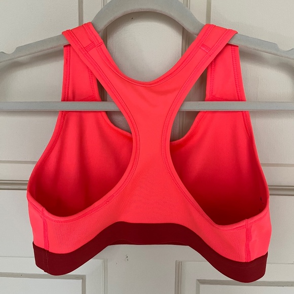 Nike Swoosh Bra - Picture 2 of 4